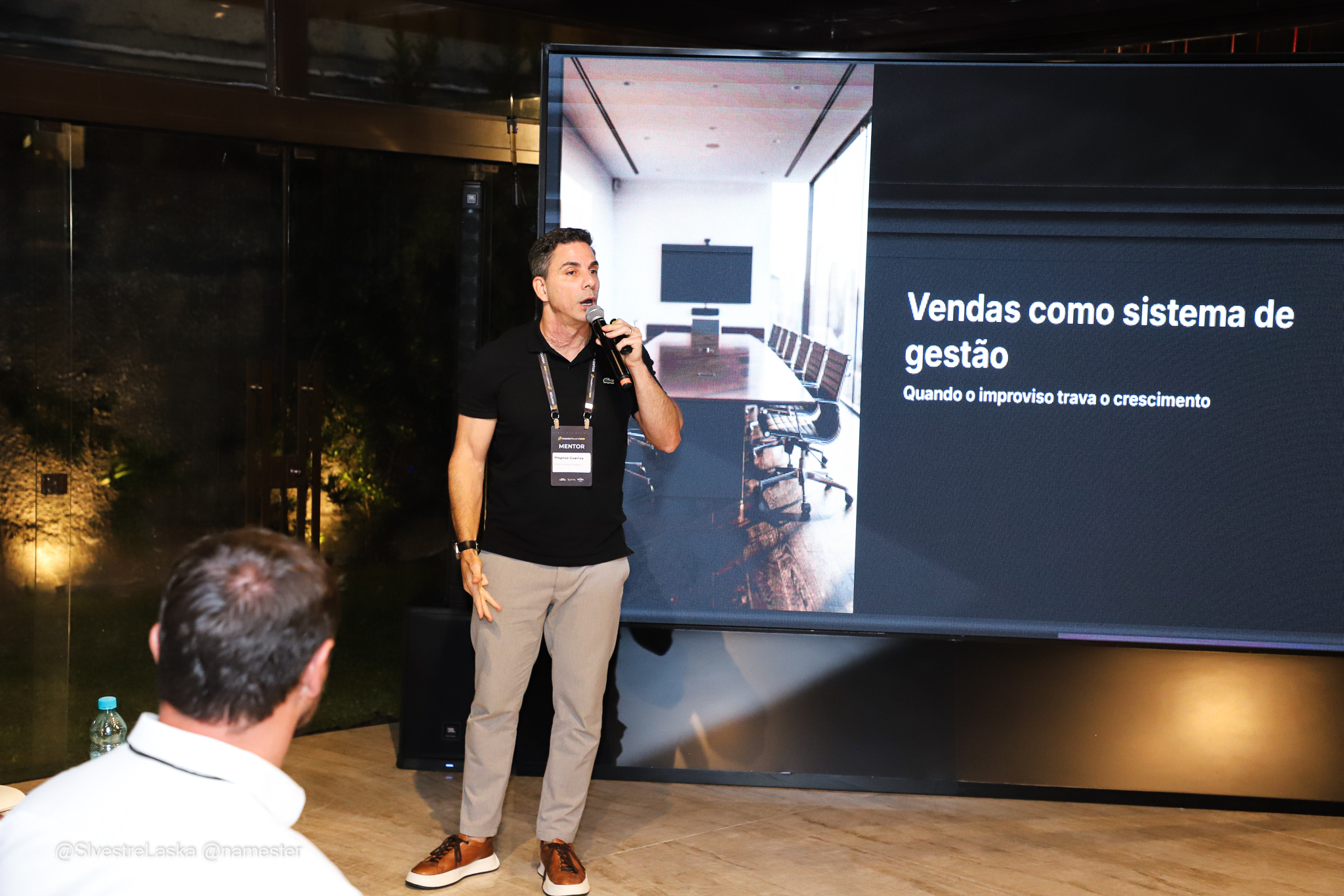 Por que vendas travam nas empresas, e como construir times comerciais realmente eficientes?